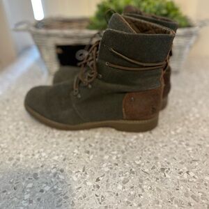 THE NORTH FACE Women s
Ballard Lace II Coated Canvas 9